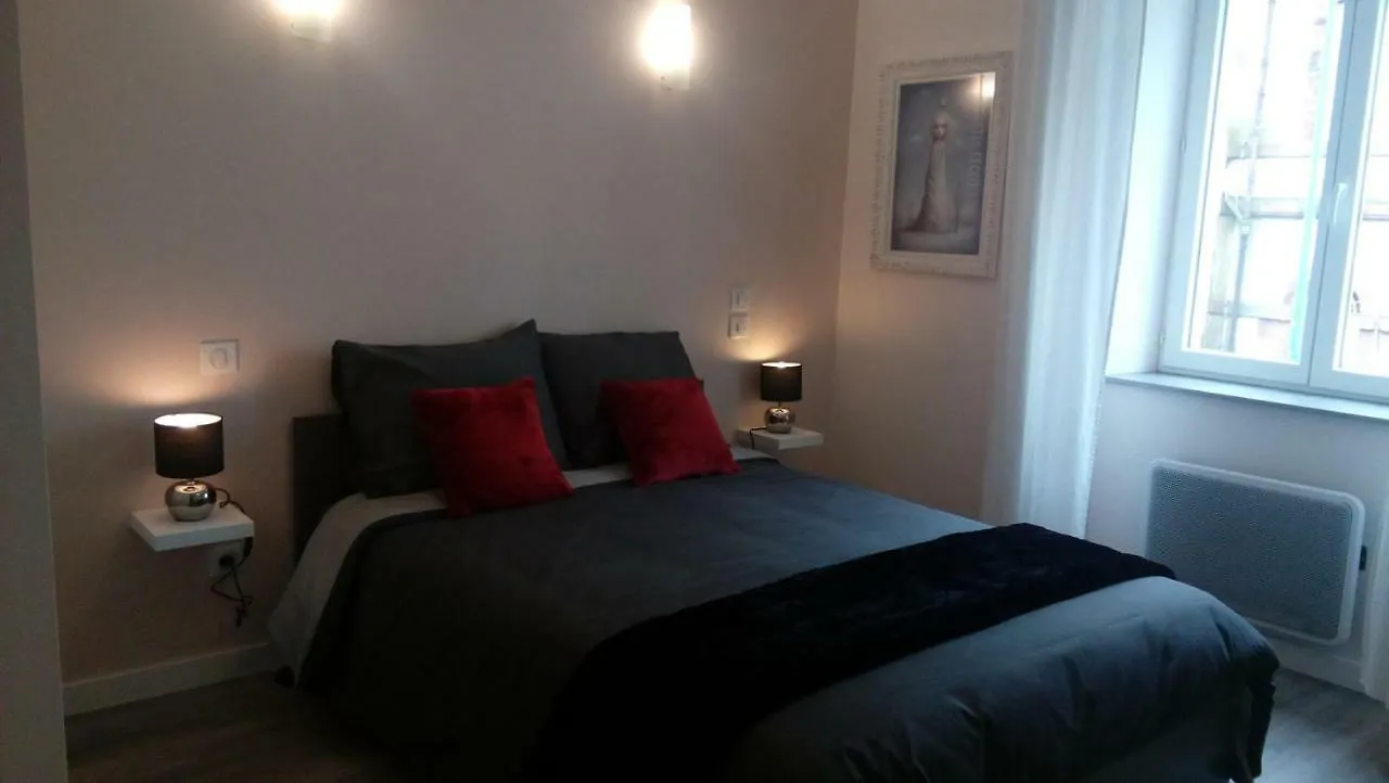Les Chambres Hautes d'Anastasia Rodez Bed and breakfast